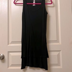 Black high/low flowy tank top - size S
